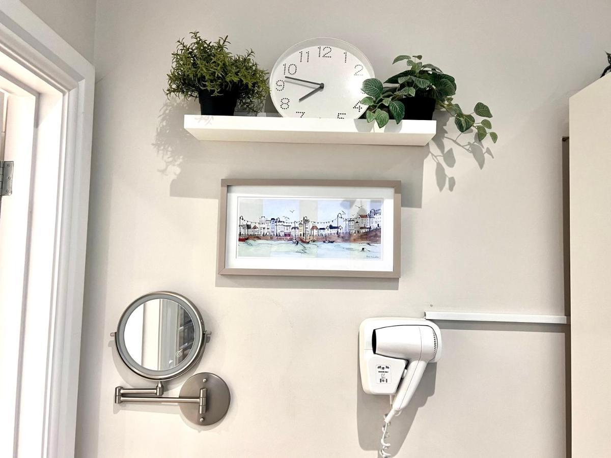 Beachfront Compact Coastal Crib, Direct Sea Views & Air Conditioning Littlestone-on-Sea Exteriér fotografie