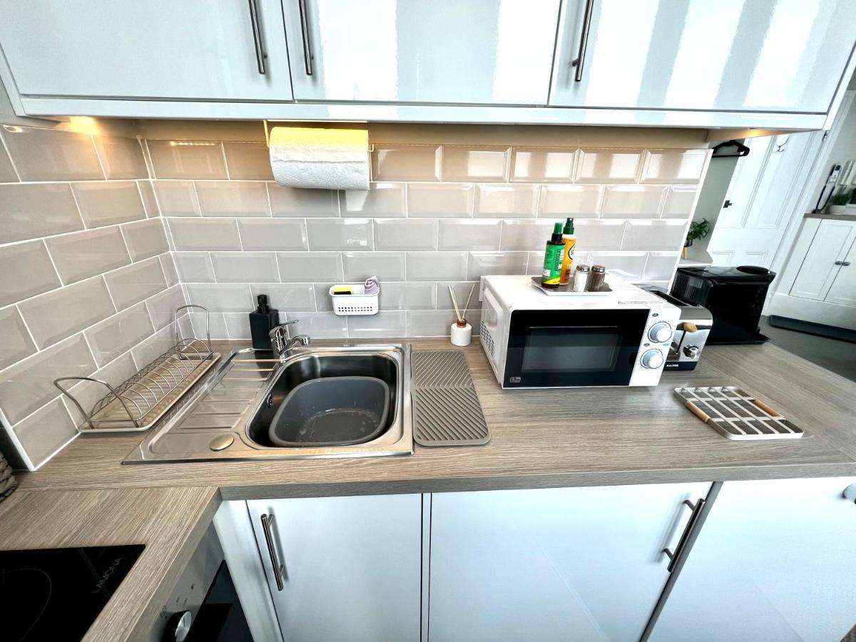 Beachfront Compact Coastal Crib, Direct Sea Views & Air Conditioning Littlestone-on-Sea Exteriér fotografie