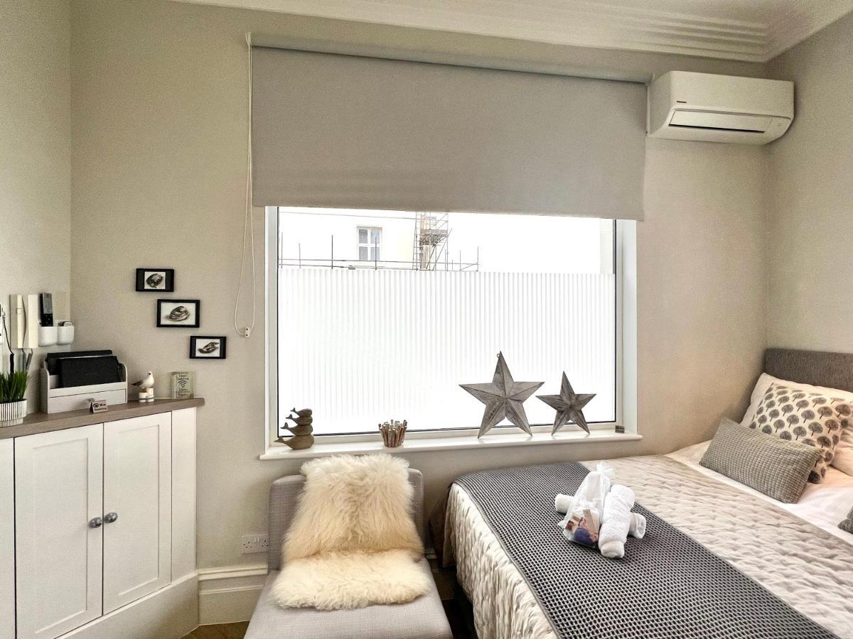 Beachfront Compact Coastal Crib, Direct Sea Views & Air Conditioning Littlestone-on-Sea Exteriér fotografie