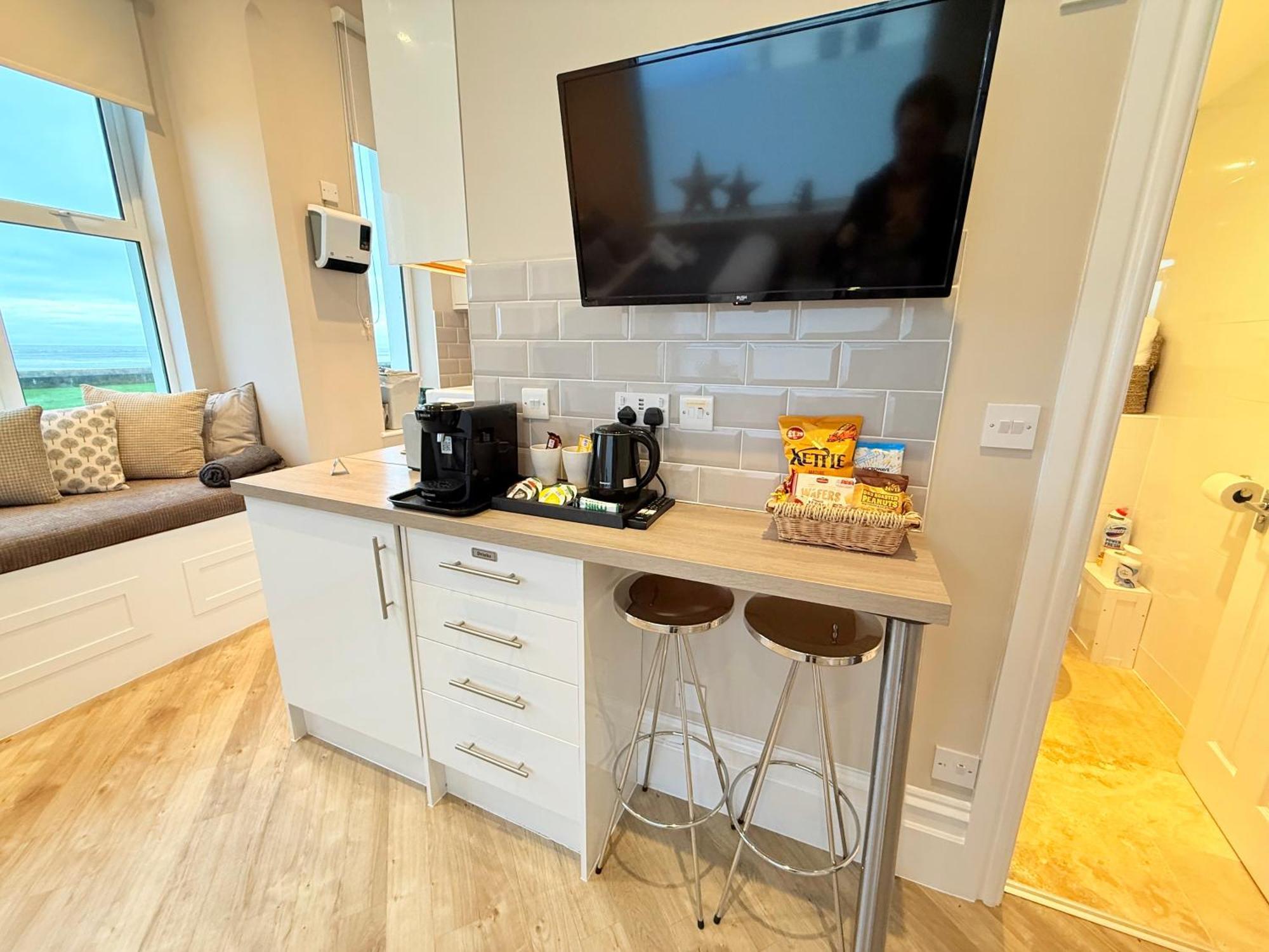 Beachfront Compact Coastal Crib, Direct Sea Views & Air Conditioning Littlestone-on-Sea Exteriér fotografie